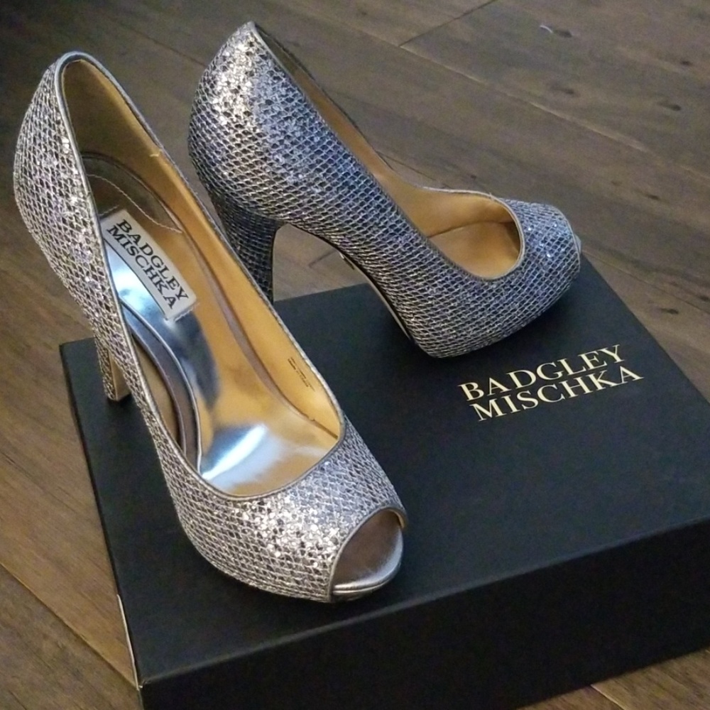 Like new, Badgley Mischka heels, size 6